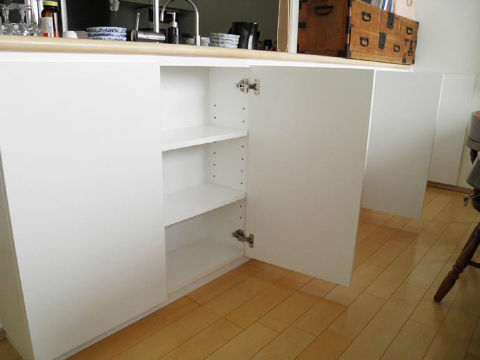 キッチン下収納　開き戸