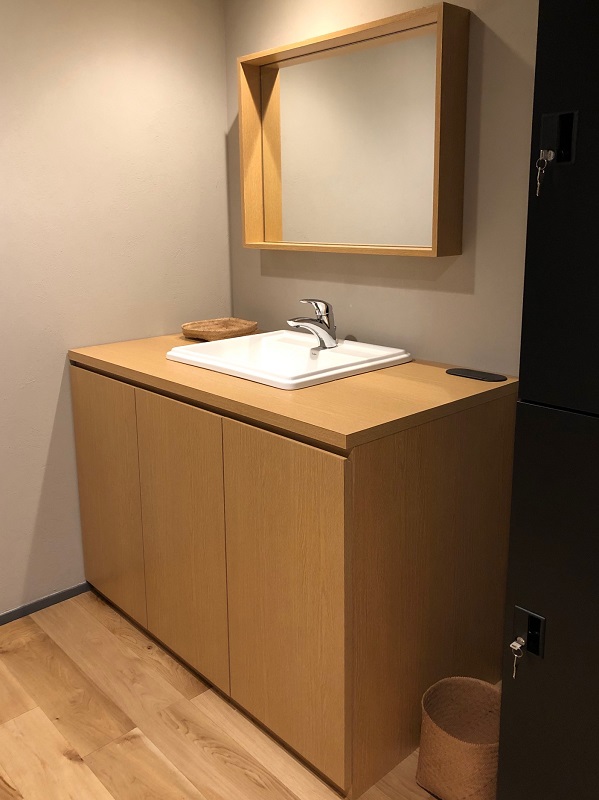 洗面家具　ミラー枠　収納棚